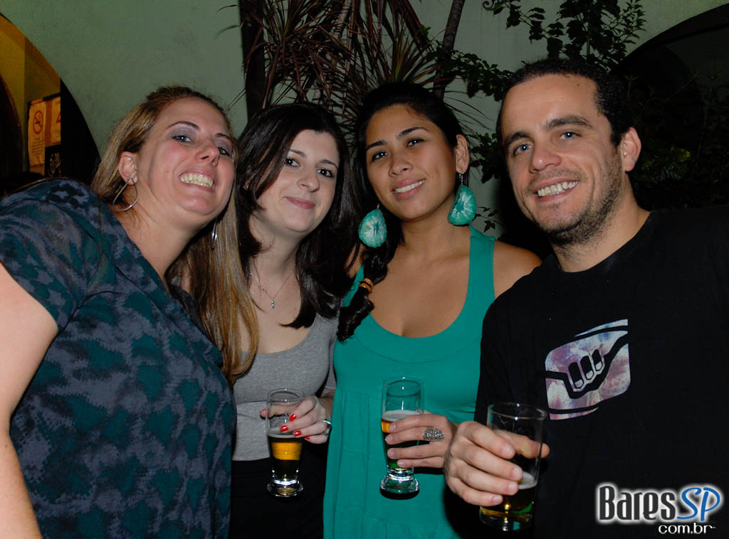 Banda Vintage Box apresentou seu pop rock na noite do Willi Willie Banda Vintage Box apresentou seu pop rock na noite do Willi Willie