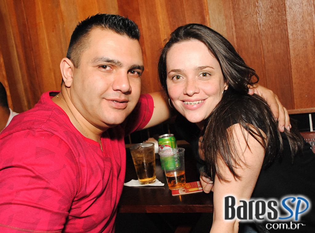 Samba da Vela e Grupo Explêndido fazem a festa de sexta na Casa do Samba Samba da Vela e Grupo Explêndido fazem a festa de sexta na Casa do Samba