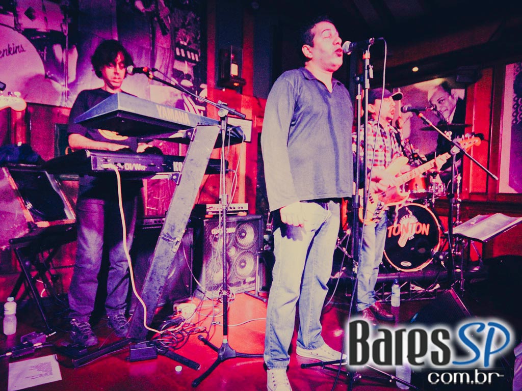 Michelle Ferreira e Banda Flying Rock no Ton Ton Jazz & Music Bar Michelle Ferreira e Banda Flying Rock no Ton Ton Jazz & Music Bar