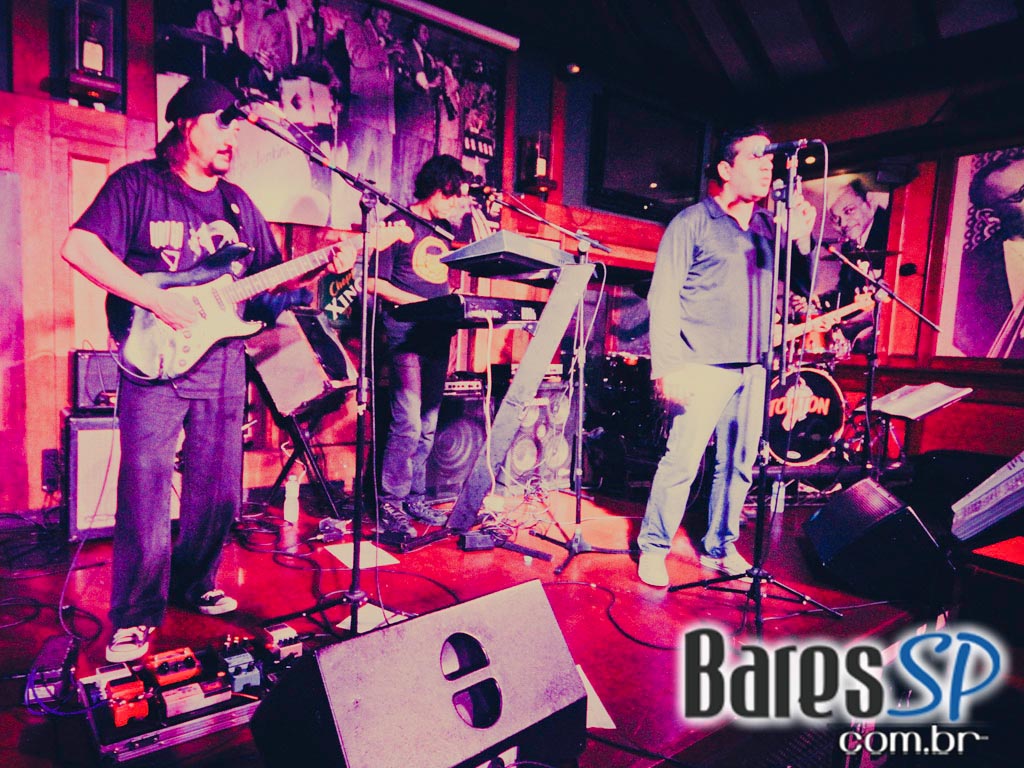 Michelle Ferreira e Banda Flying Rock no Ton Ton Jazz & Music Bar Michelle Ferreira e Banda Flying Rock no Ton Ton Jazz & Music Bar