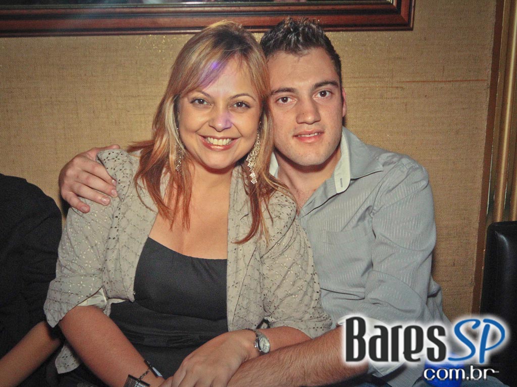 Michelle Ferreira e Banda Flying Rock no Ton Ton Jazz & Music Bar Michelle Ferreira e Banda Flying Rock no Ton Ton Jazz & Music Bar