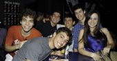Banda Five Stars e Tato Villanova no palco do Bar Charles Edward