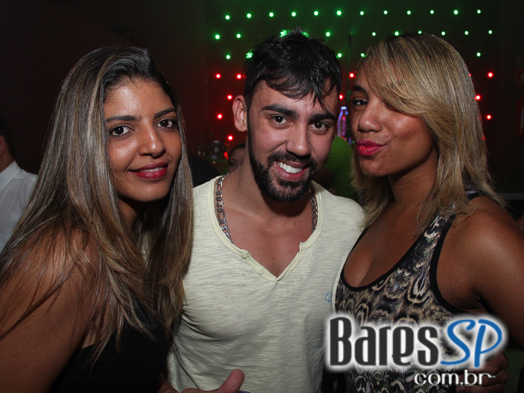 Maevva Bar apresentou na tarde de sábado o Projeto Samba de Barriga Cheia Maevva Bar apresentou na tarde de sábado o Projeto Samba de Barriga Cheia