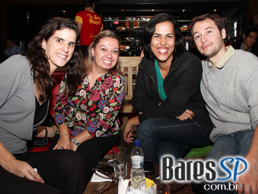 Quinta-feira animada no Gràcia Bar com Djs convidados Quinta-feira animada no Gràcia Bar com Djs convidados