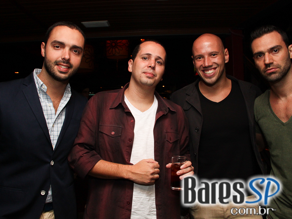 Quinta-feira animada no Gràcia Bar com Djs convidados Quinta-feira animada no Gràcia Bar com Djs convidados
