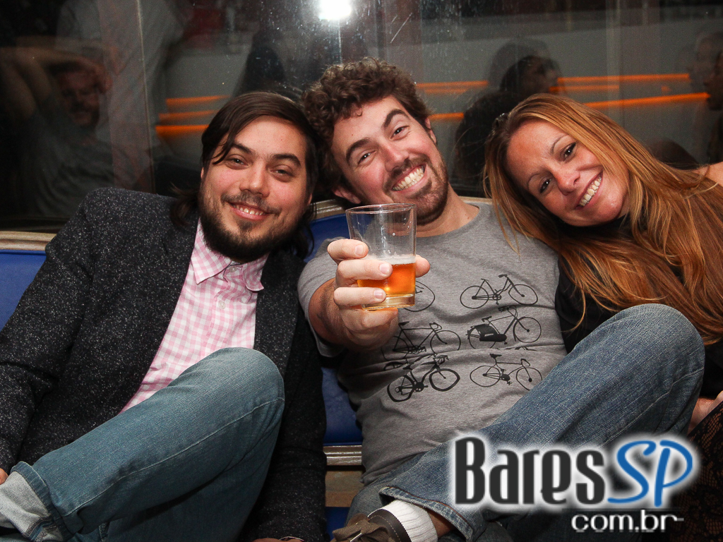 Quinta-feira animada no Gràcia Bar com Djs convidados Quinta-feira animada no Gràcia Bar com Djs convidados