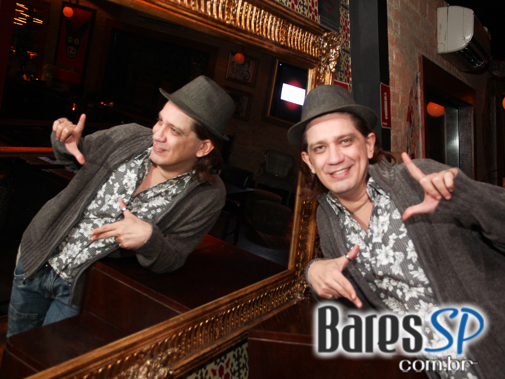 Quinta-feira animada no Gràcia Bar com Djs convidados Quinta-feira animada no Gràcia Bar com Djs convidados