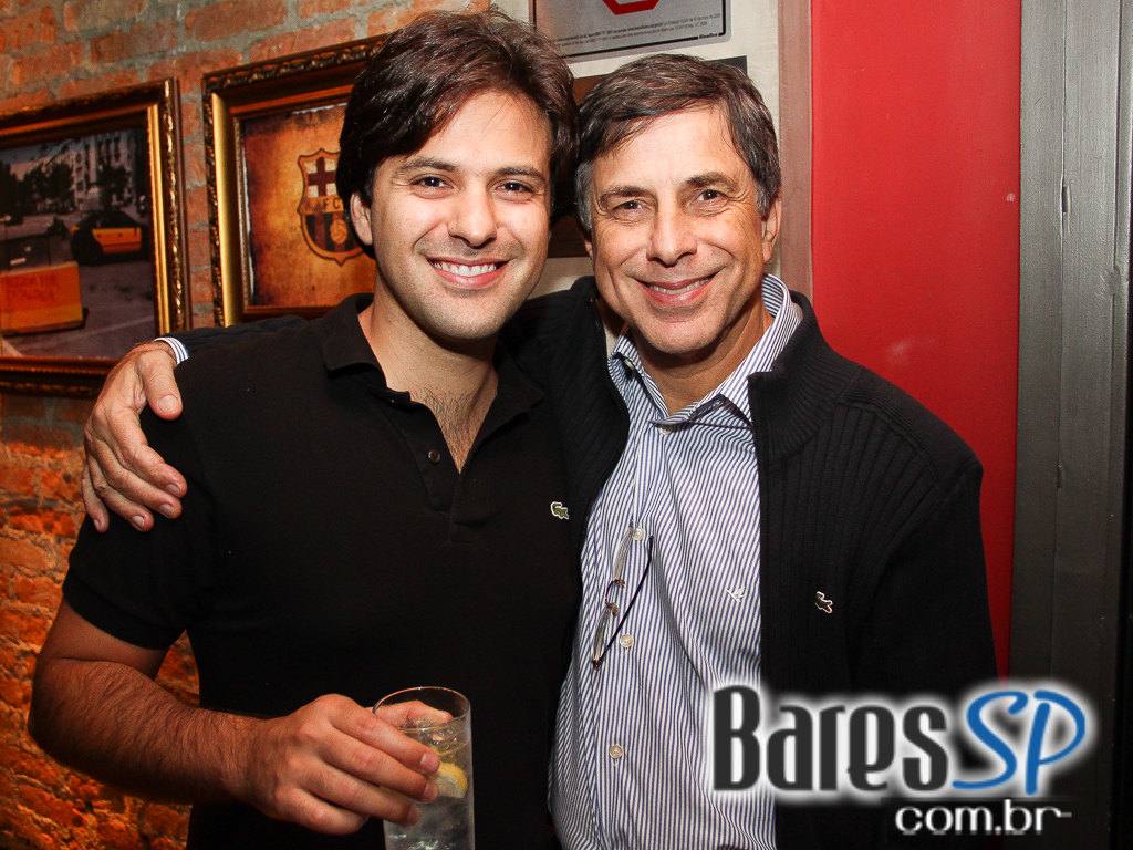 Quinta-feira animada no Gràcia Bar com Djs convidados Quinta-feira animada no Gràcia Bar com Djs convidados