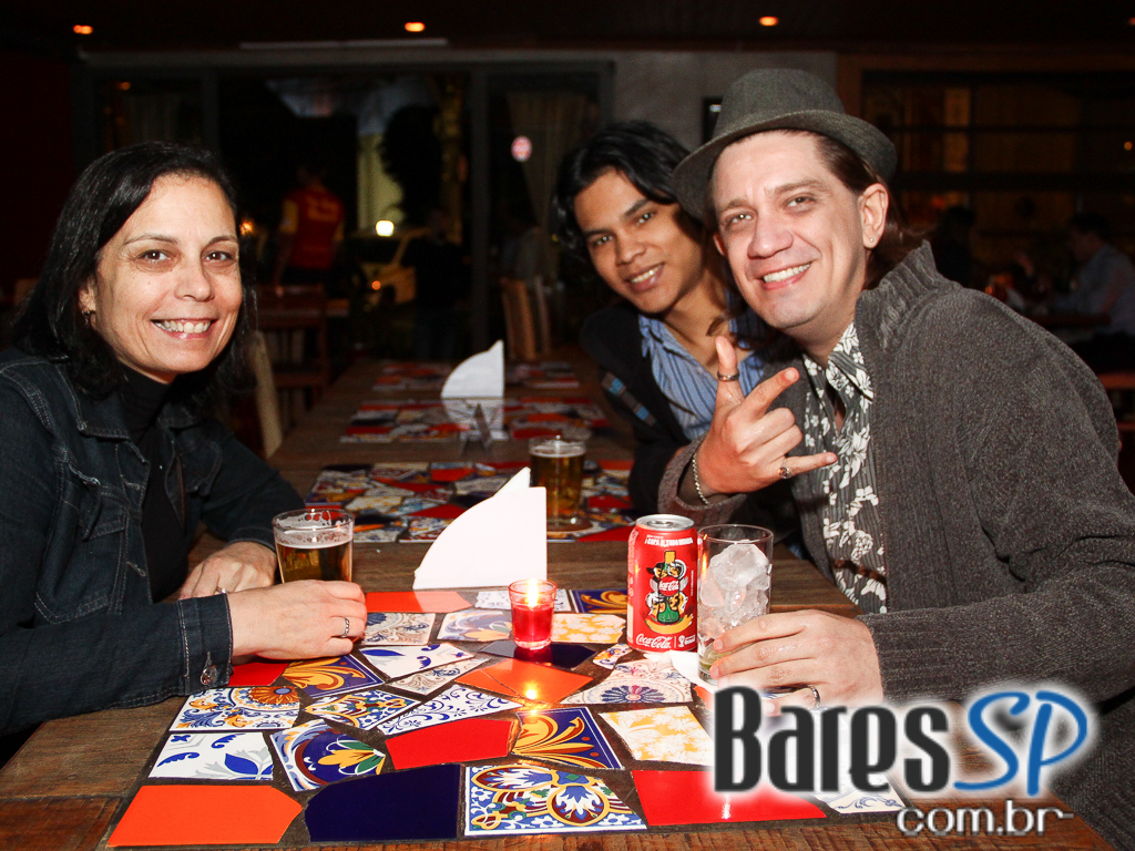 Quinta-feira animada no Gràcia Bar com Djs convidados Quinta-feira animada no Gràcia Bar com Djs convidados