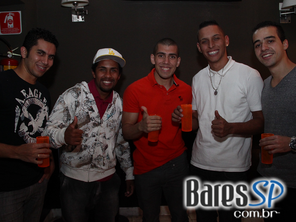 Aconteceu na sexta-feira a noite Popnejo no Maevva Bar Aconteceu na sexta-feira a noite Popnejo no Maevva Bar