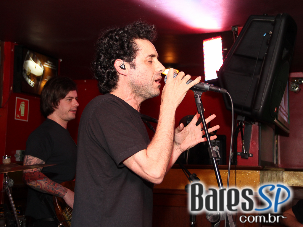 Apresentação de Rodrigo Armelin & Banda Insônica no Republic Pub Apresentação de Rodrigo Armelin & Banda Insônica no Republic Pub