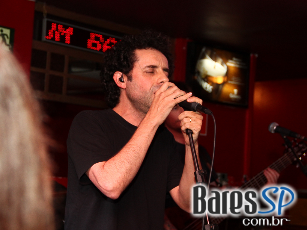 Apresentação de Rodrigo Armelin & Banda Insônica no Republic Pub Apresentação de Rodrigo Armelin & Banda Insônica no Republic Pub