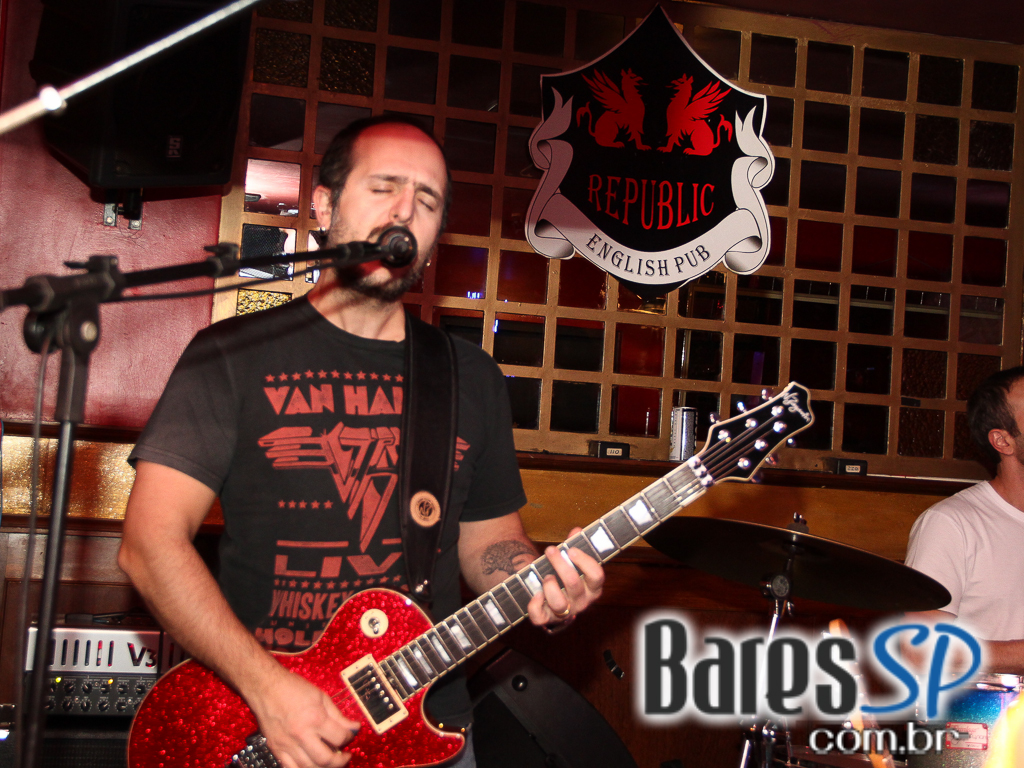 Apresentação de Rodrigo Armelin & Banda Insônica no Republic Pub Apresentação de Rodrigo Armelin & Banda Insônica no Republic Pub