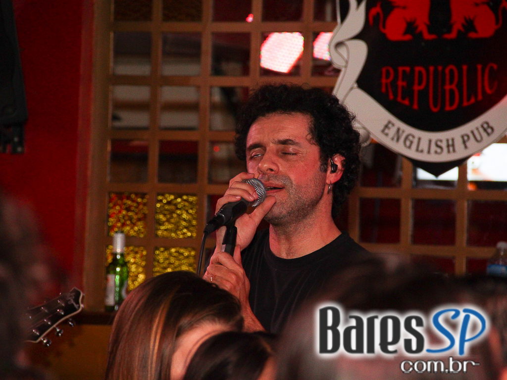 Apresentação de Rodrigo Armelin & Banda Insônica no Republic Pub Apresentação de Rodrigo Armelin & Banda Insônica no Republic Pub