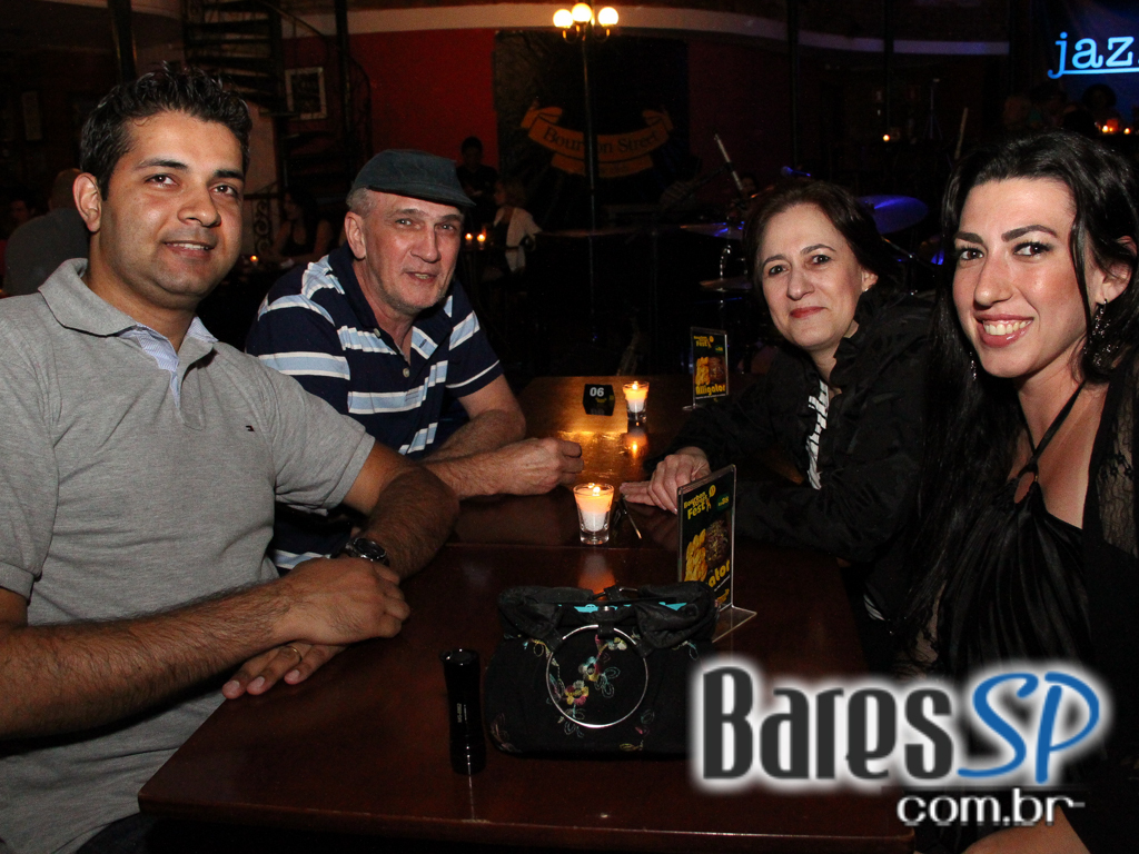 Bourbon Street recebeu Hammond Grooves que embalou a noite de quarta-feira Bourbon Street recebeu Hammond Grooves que embalou a noite de quarta-feira