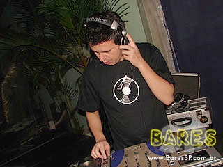 Música, drinks e gastronomia no Puri Bar Música, drinks e gastronomia no Puri Bar