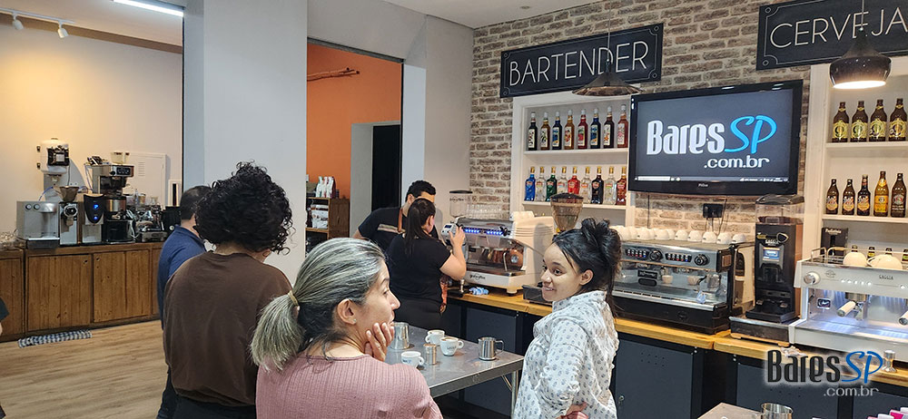 foto Barista Latte Art