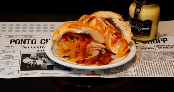 Sanduíche de Pernil