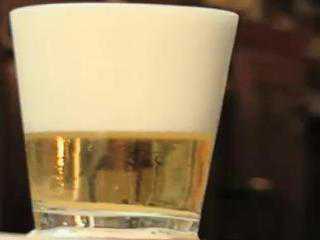 Faça seu Happy Hour de Sexta com os amigos no Bar Genial, na Vila Madalena, com chopp cremoso e deliciosos petiscos.
