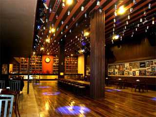 Happy News Jump Bar & Berlin Bier