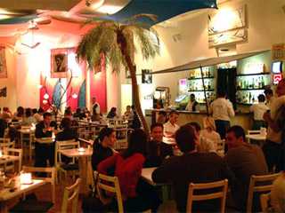 O Bar Porto Luna disponibiliza seu espaço refinado para eventos especiais