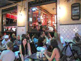 O Posto 6 oferece Happy Hour garantido na Vila Madalena.