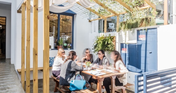 Da Feira ao Baile Café