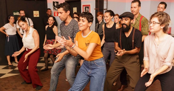 The Clock Rock Bar The Clock Rock Bar