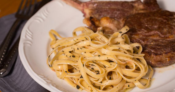 Famiglia Manzoli - Pasta & Vino