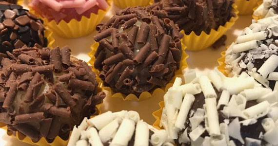 Chez Mom Café Bistrô Chez Mom Café Bistrô