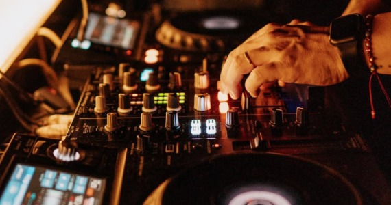 Sóshots & Gin Club Sóshots & Gin Club