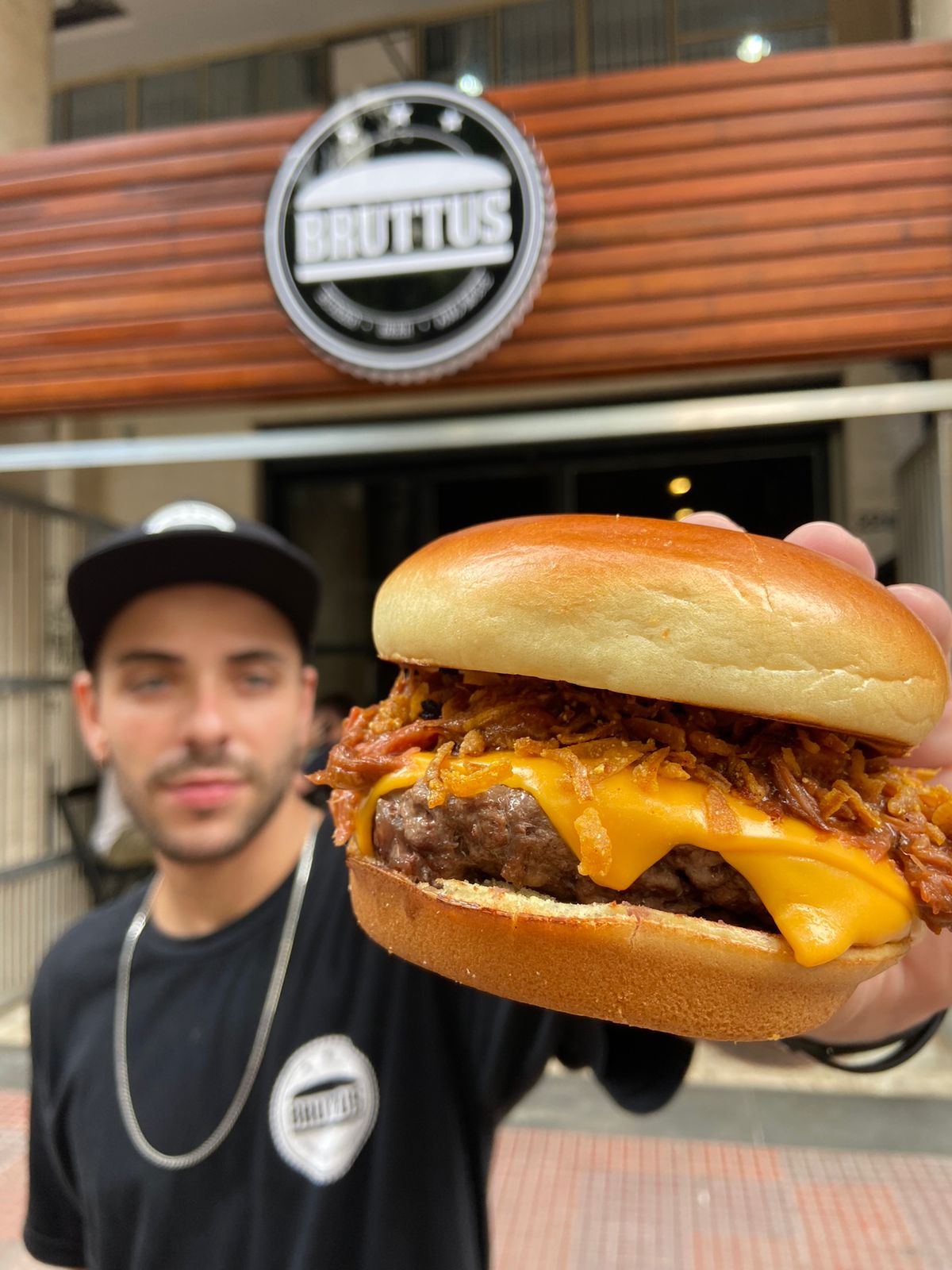 Bruttus Burger - República