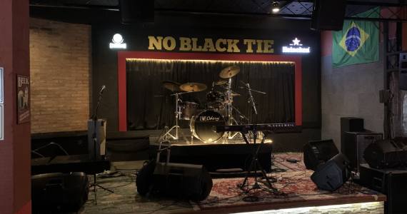 No Black Tie Pub