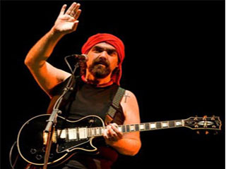 André  Abujamra se apresenta no SESC Pompéia