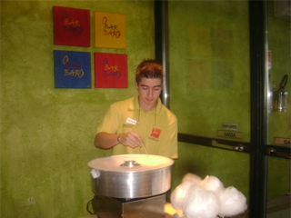 Bar BarO serve algodão doce na madrugada Bar BarO serve algodão doce na madrugada