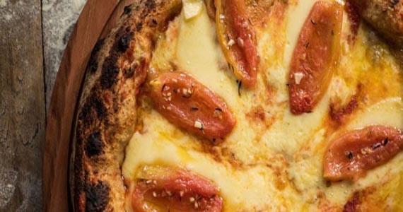 Pizzaria Bráz lança novo sabor: a Pizza do Queijeiro com queijo Raclette Eventos BaresSP 570x300 imagem