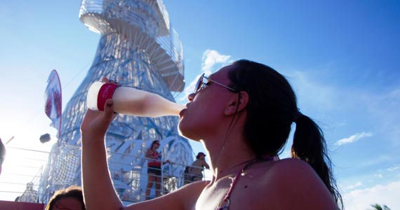 Coca-Cola traz garrafas de gelo pela primeira vez para São Paulo! Eventos BaresSP 570x300 imagem