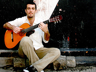 Kiko Dinucci volta à cena musical paulistana com show no Sesc Vila Mariana