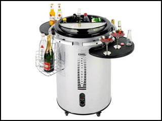 Verão combina com festa ao ar livre que combina com o Party Cooler da Utilplast Verão combina com festa ao ar livre que combina com o Party Cooler da Utilplast