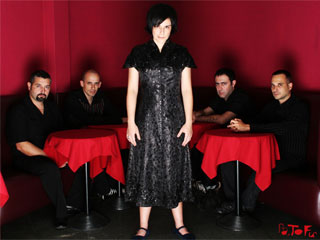 Pato Fu faz show da turnê de seu mais recente CD, Daqui pro Futuro, dia 24 e 25 de Abril, no Sesc Pompeia Pato Fu faz show da turnê de seu mais recente CD, Daqui pro Futuro, dia 24 e 25 de Abril, no Sesc Pompeia