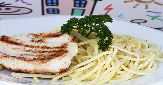 O restaurante Pé de Manga e a lanchonete Milk & Mellow oferecem menu kids para o Dia das Crianças Eventos BaresSP 570x300 imagem