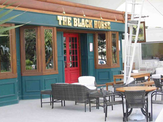 Almoço em clima britânico é no The Black Horse Pub Almoço em clima britânico é no The Black Horse Pub