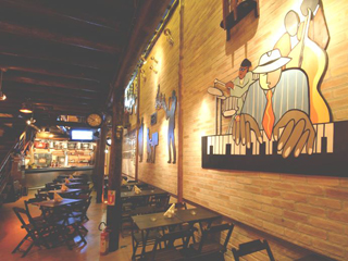 Restaurantes e lanchonetes próximos ao Sambódromo para abastecer as energias antes do samba