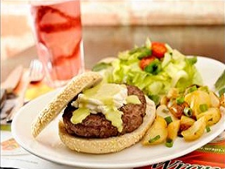 Wraps alia duas paixões nova-iorquinas e lança Bagel Burguer