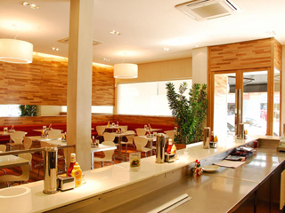 A unidade mais antiga e mais movimentada da A Chapa ganha mais espaço e um novo visual após reforma A unidade mais antiga e mais movimentada da A Chapa ganha mais espaço e um novo visual após reforma