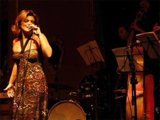 Adriana Peixoto no Bar Brahma Adriana Peixoto no Bar Brahma