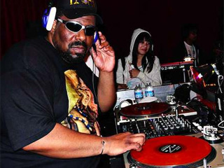 Dub Music promove workshop com o Dj Afrika Bambaataa Dub Music promove workshop com o Dj Afrika Bambaataa