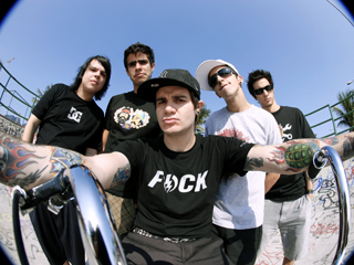 Banda Strike se apresenta no Hangar 100 Banda Strike se apresenta no Hangar 100