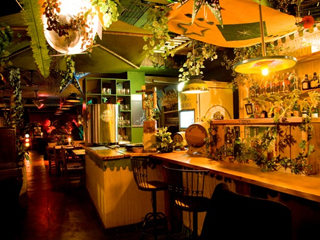 Barbolla Bar & Restaurante é bar ideal para se ir a dois ou a dez