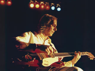 Beto Guedes se apresenta no Café Paon